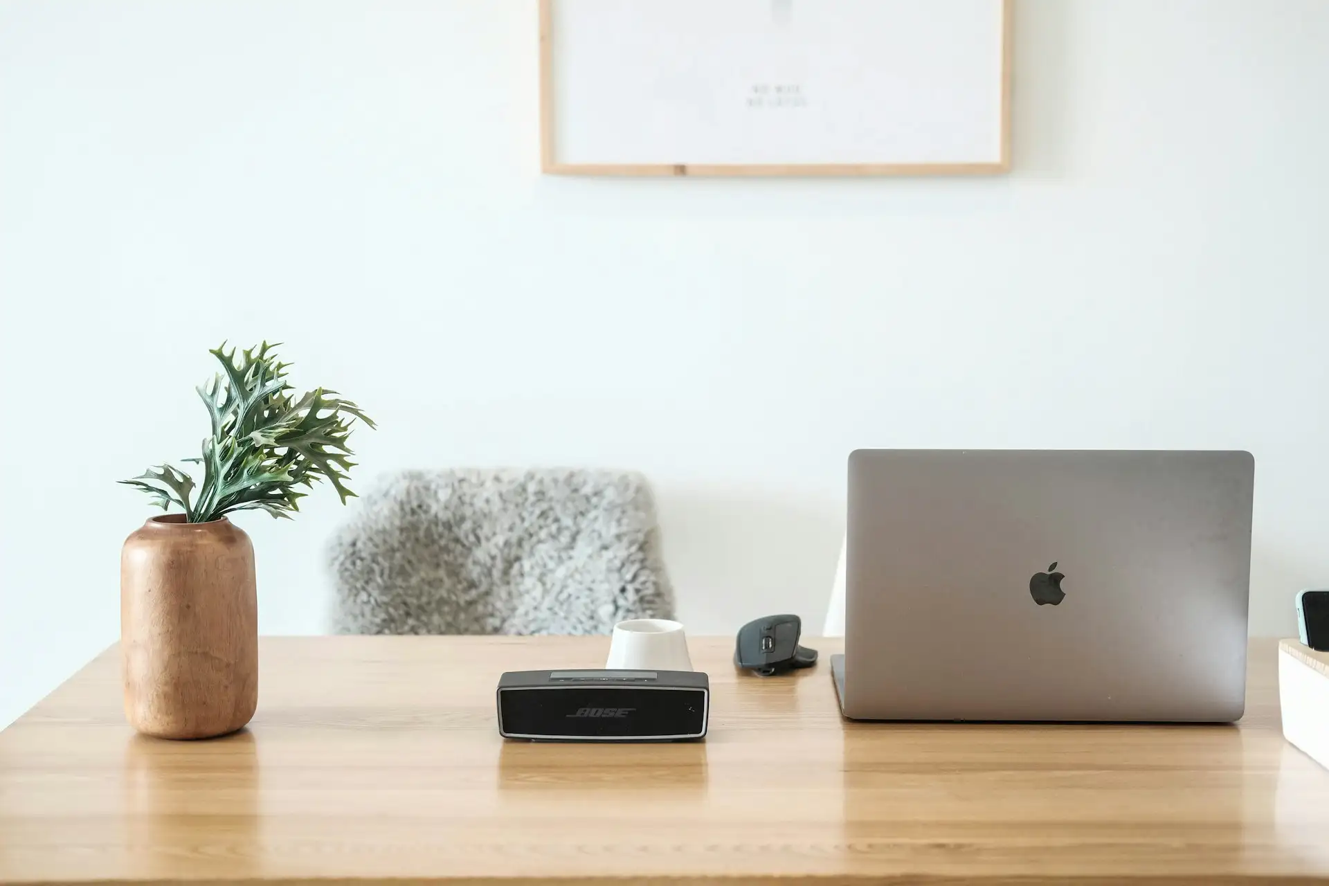 How to Choose the Perfect Desk for Your Home or Office Setup How to Choose the Perfect Desk for Your Home or Office Setup